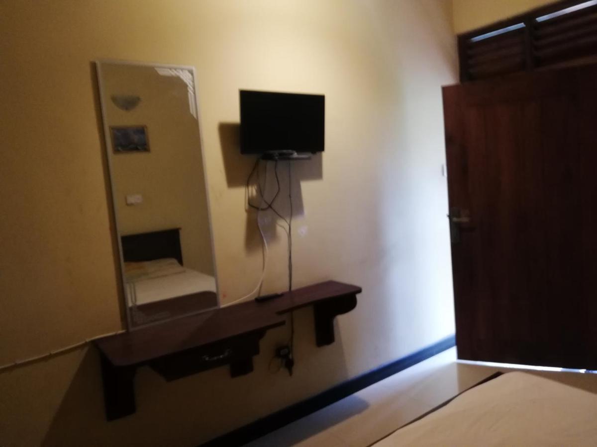 Leaf Guest House غامبولا المظهر الخارجي الصورة