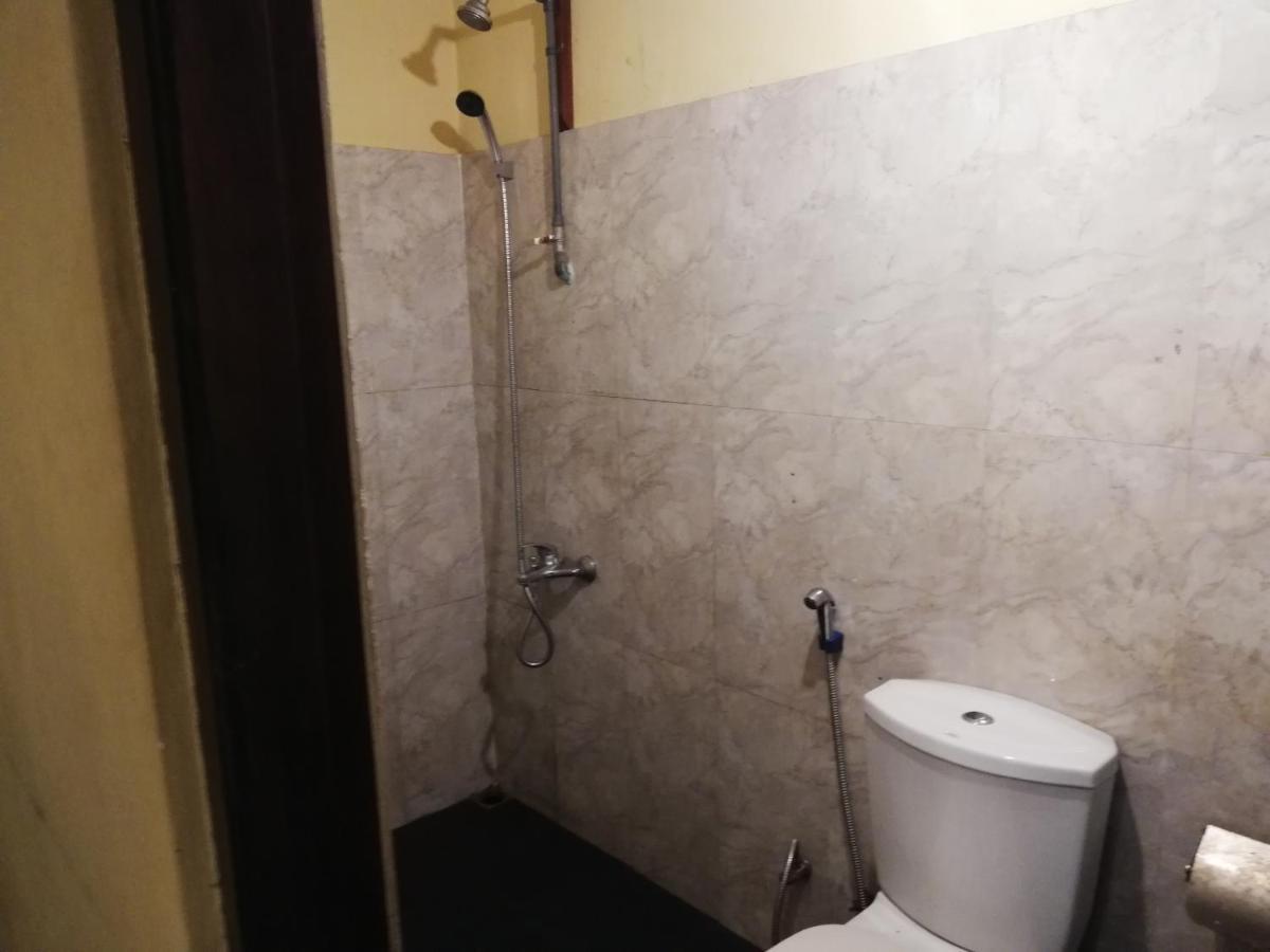 Leaf Guest House غامبولا المظهر الخارجي الصورة