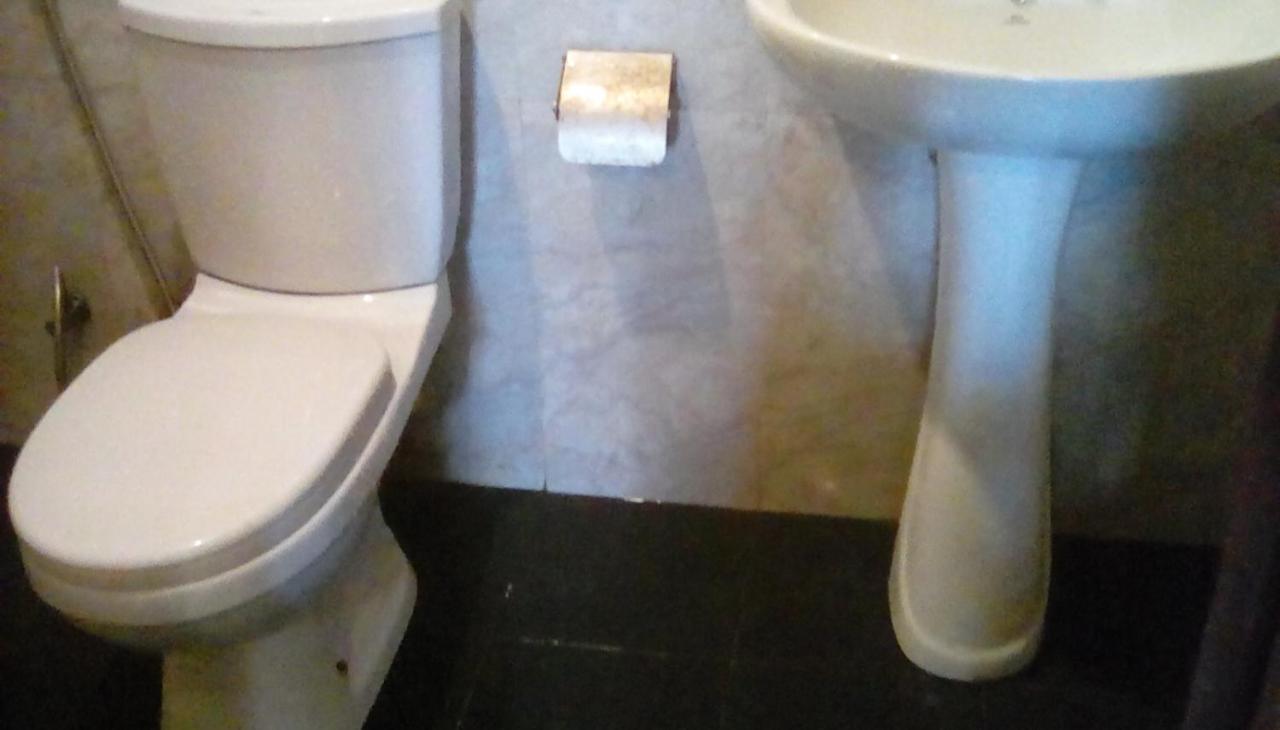Leaf Guest House غامبولا المظهر الخارجي الصورة
