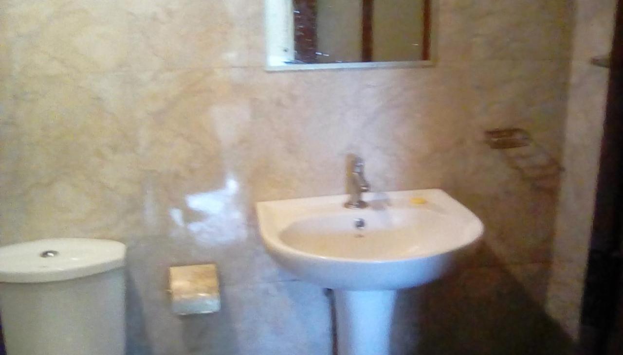 Leaf Guest House غامبولا المظهر الخارجي الصورة