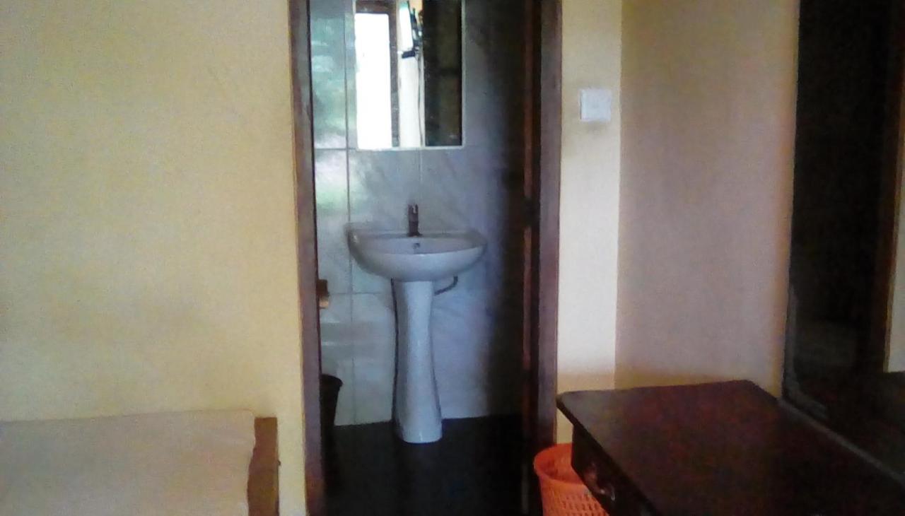 Leaf Guest House غامبولا المظهر الخارجي الصورة